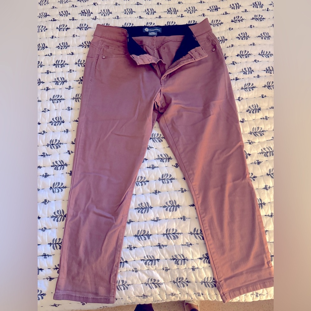 Democracy 12p nwot pants very comfy
